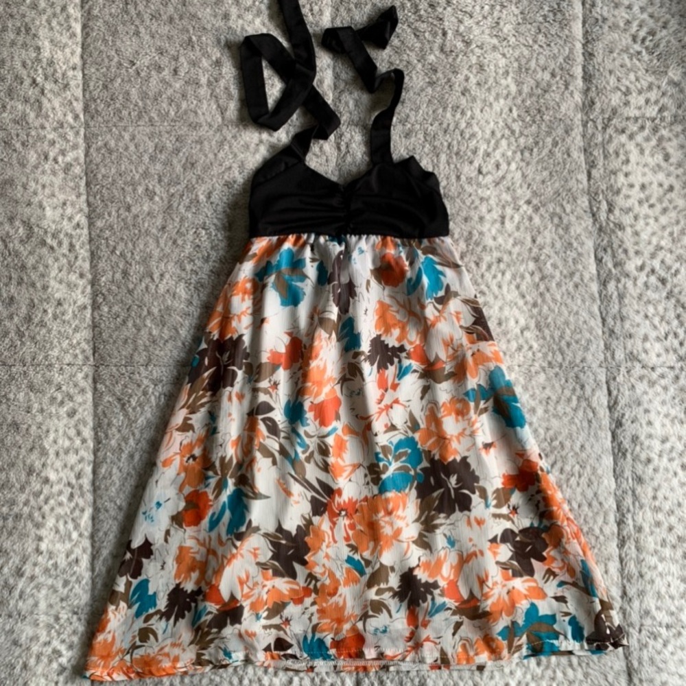‼️SOLD‼️Flowered halter dress chiffon like bottom.